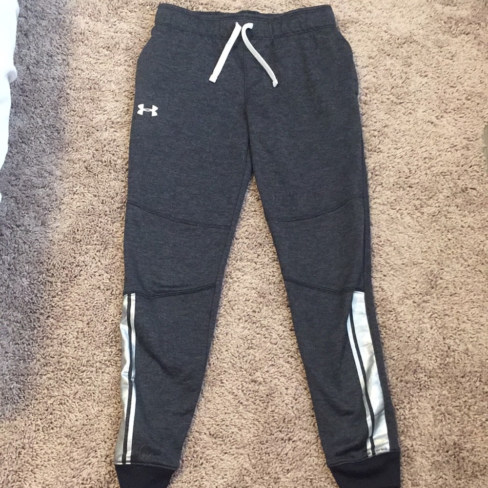 Grey under armour girls joggers/sweatpants